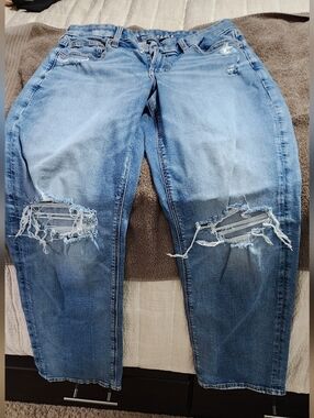 American Eagle Outfitters Light Blue Distressed Relaxed Jeans